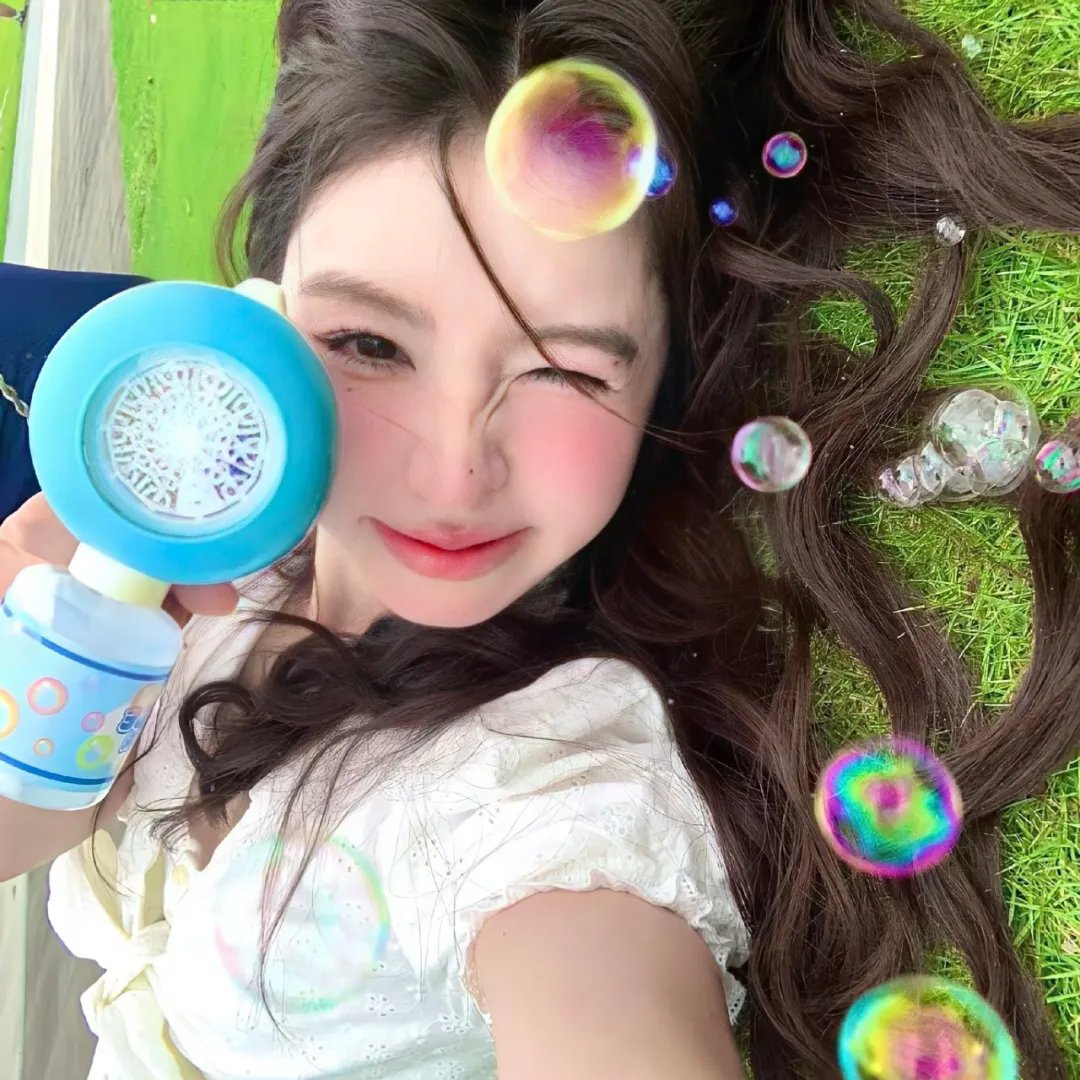 燕子与鹦鹉